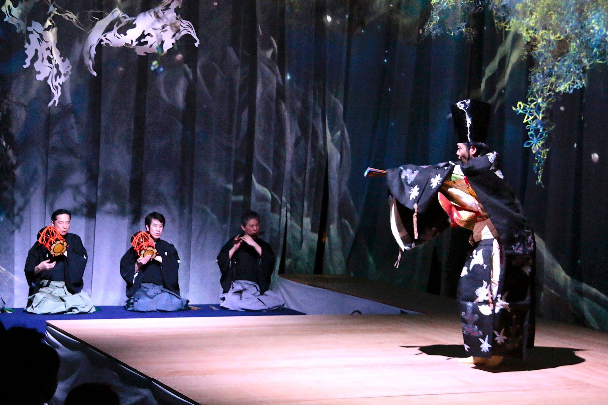 桜の下で三番叟。伝統文化も参加 FLOWERS BY NAKED