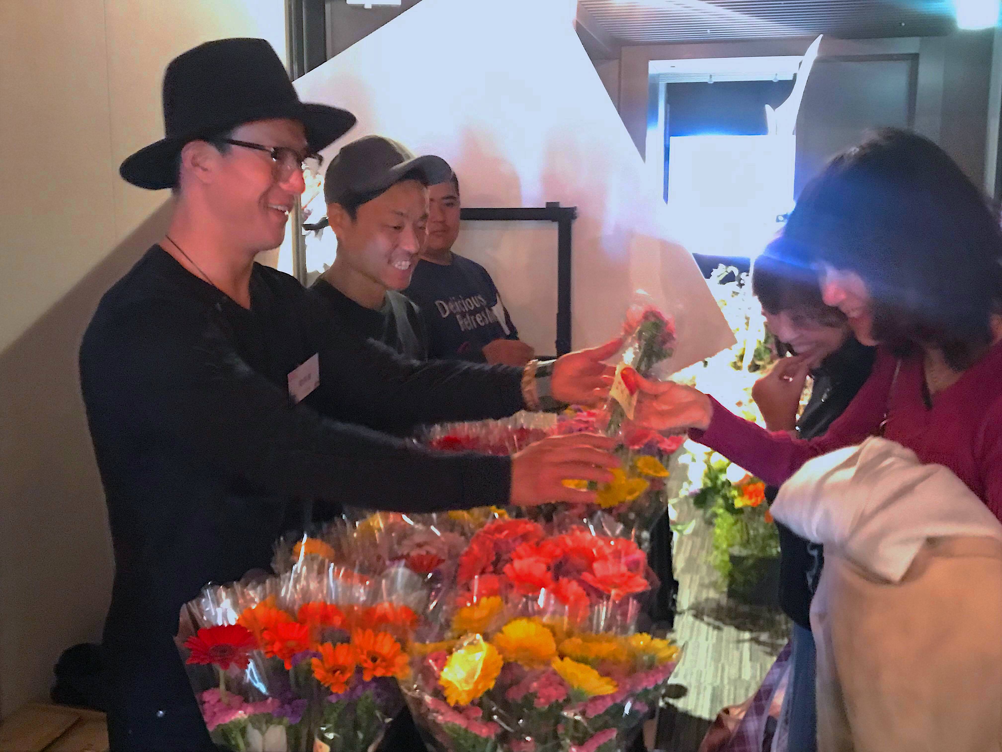 【FLOWERS BY NAKED 2019 ー東京・日本橋ー】今日のお花：和歌山のスターチスとガーベラを毎日先着プレゼント FLOWERS BY NAKED